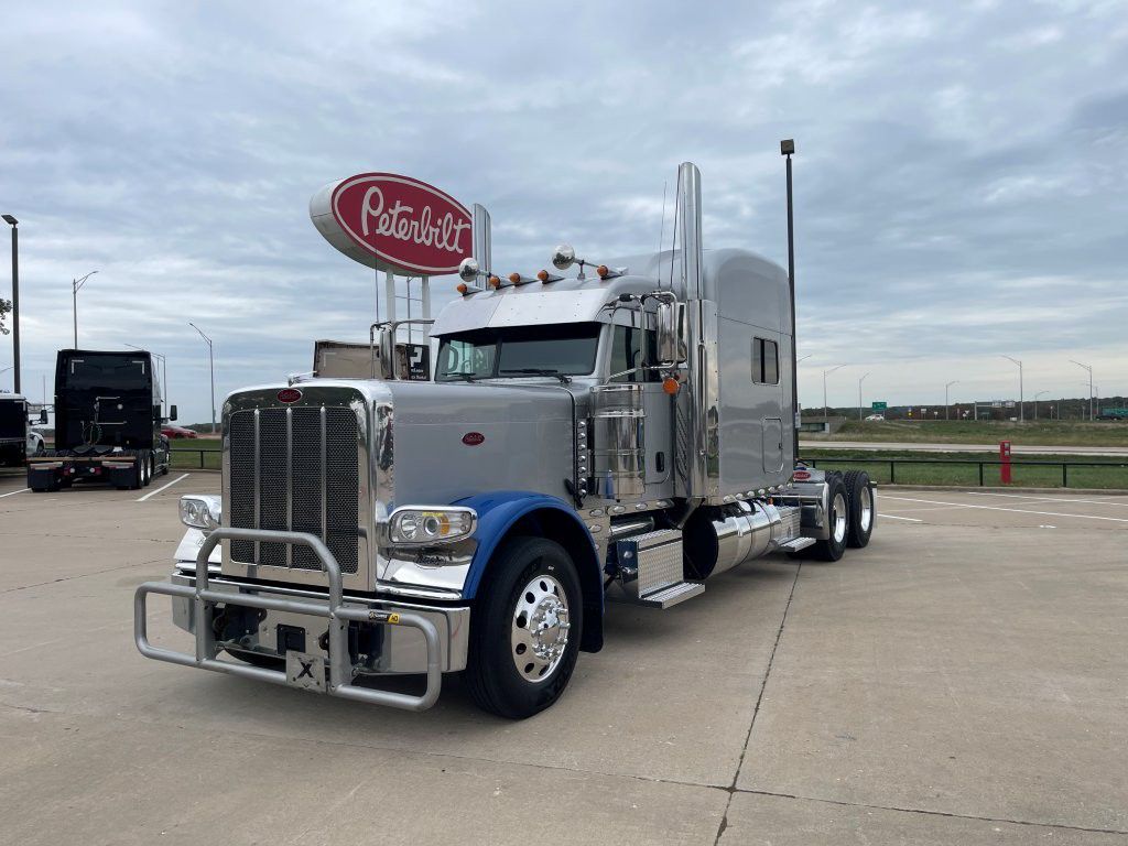 2023 Peterbilt 389