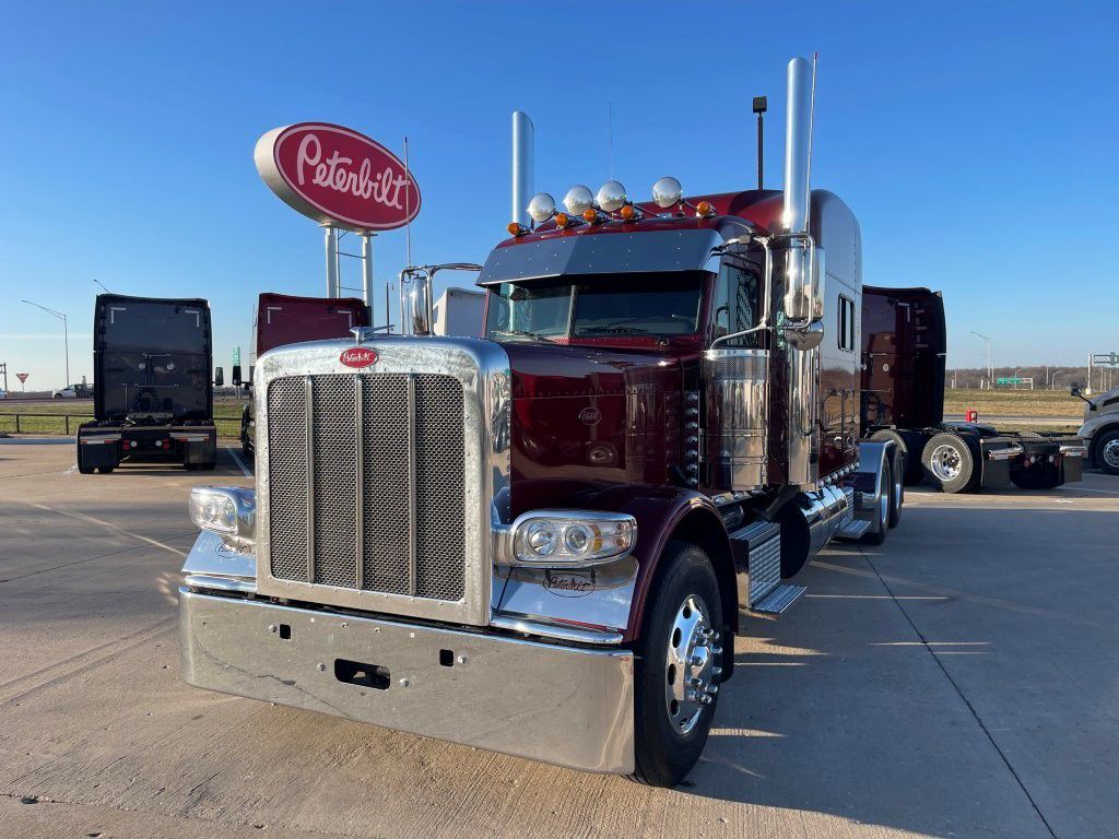2024 Peterbilt 389