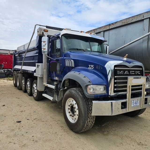 2022 Mack GRANITE