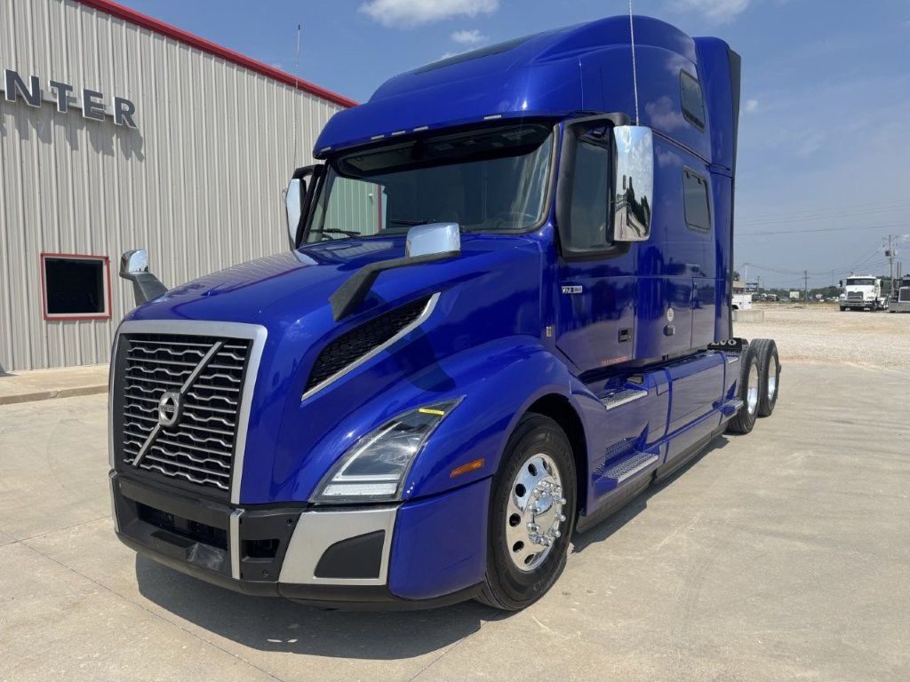 2022 Volvo VNL64T860