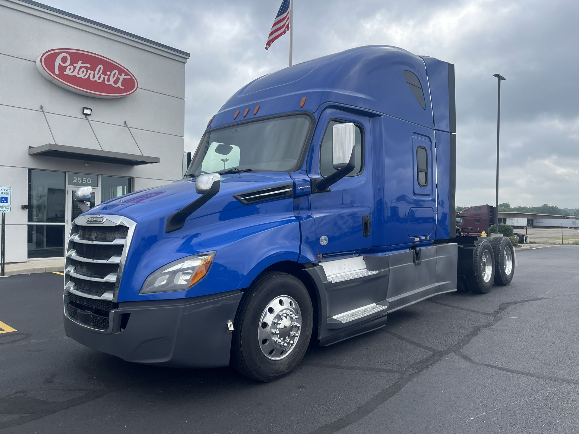 2020 Freightliner CASCADIA 126