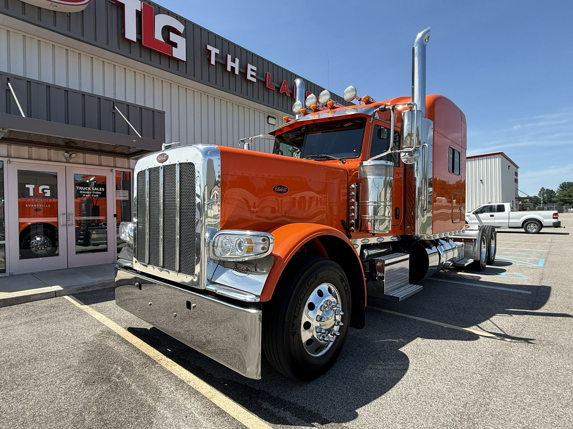 2023 Peterbilt 389