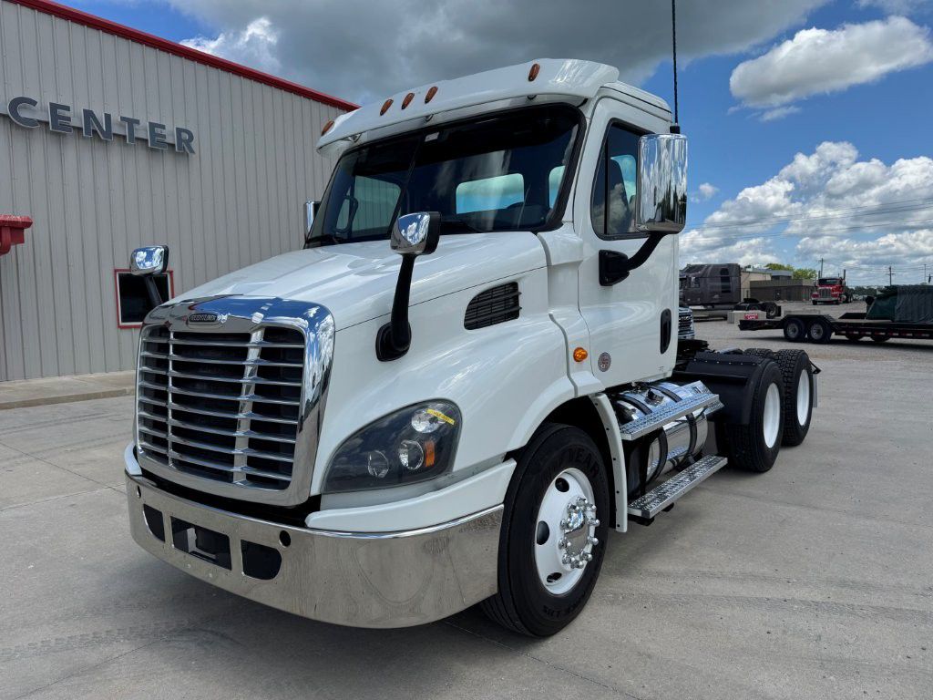 2017 Freightliner CASCADIA 113