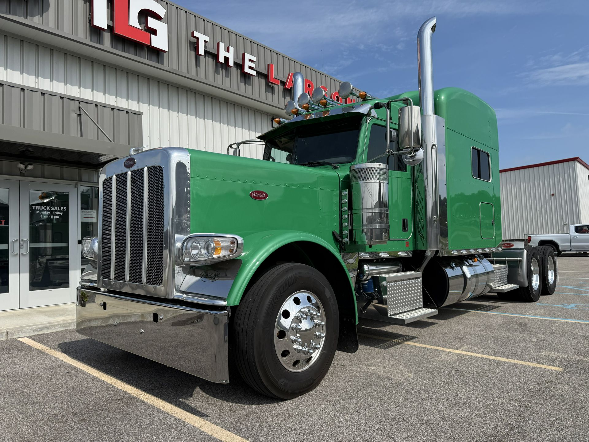 2023 Peterbilt 389