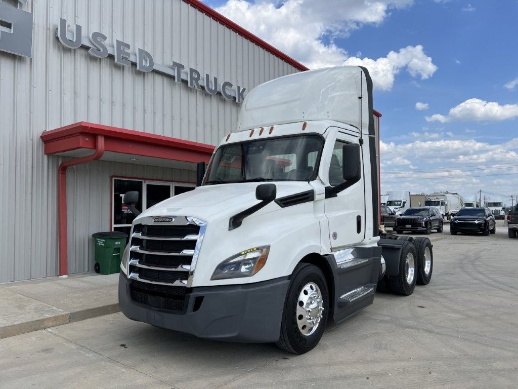 2021 Freightliner CASCADIA 126