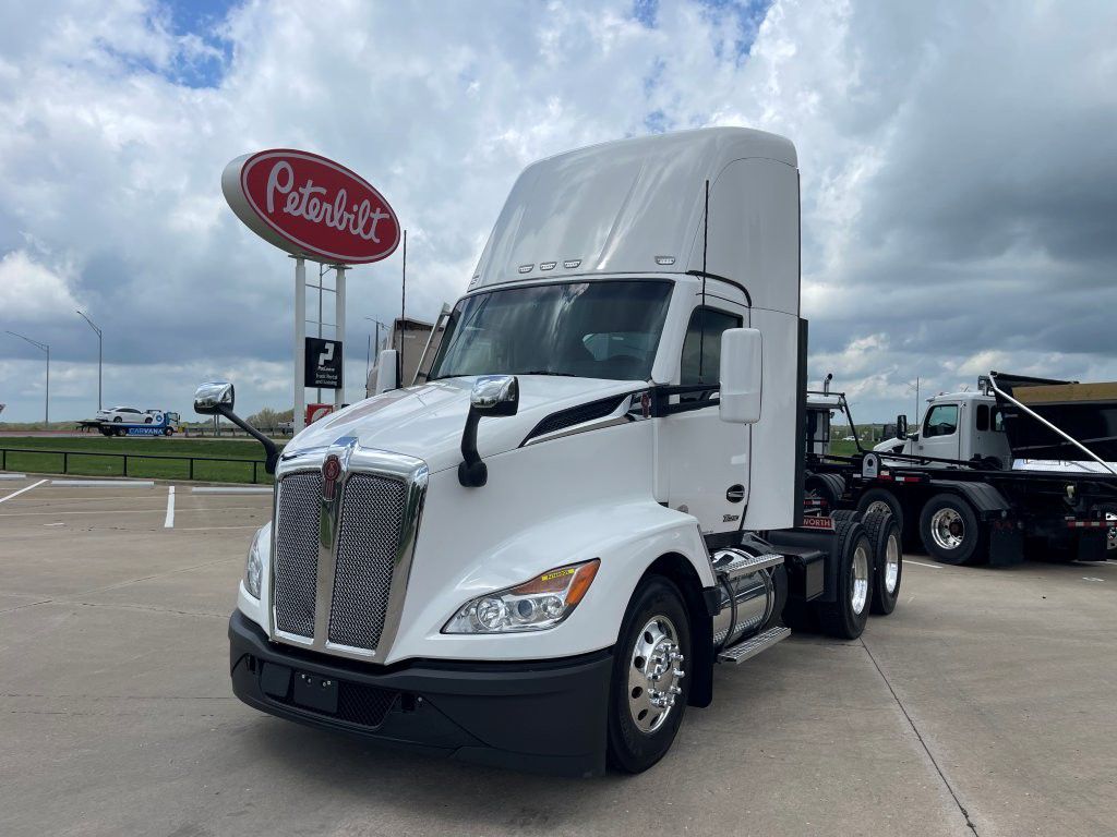 2023 Kenworth T680
