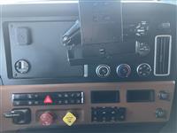 2020 Freightliner Cascadia 126