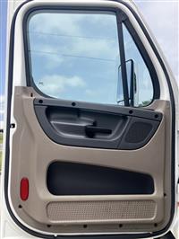 2013 Freightliner Cascadia 113