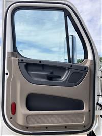 2013 Freightliner Cascadia 113