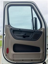 2014 Freightliner Cascadia 113