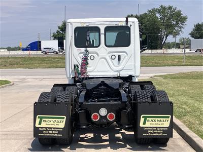 2019 Freightliner Cascadia 126
