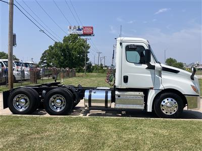 2019 Freightliner Cascadia 126