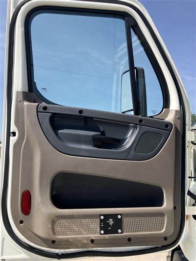 2019 Freightliner Cascadia 113