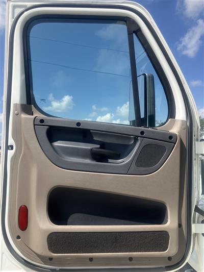 2016 Freightliner Cascadia 125