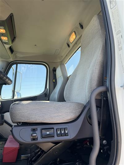 2016 Freightliner M2 106