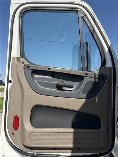 2014 Freightliner Cascadia 113
