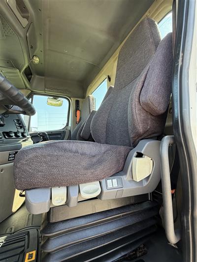2014 Freightliner Cascadia 113