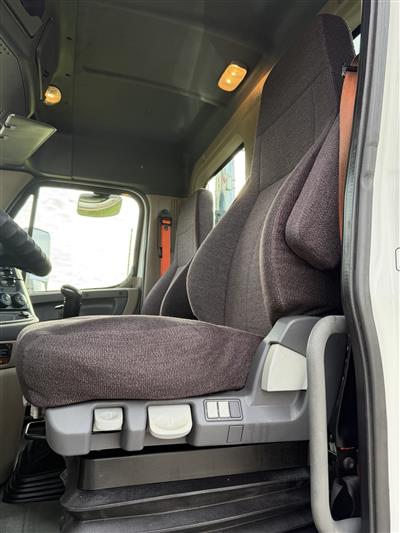 2016 Freightliner Cascadia 125