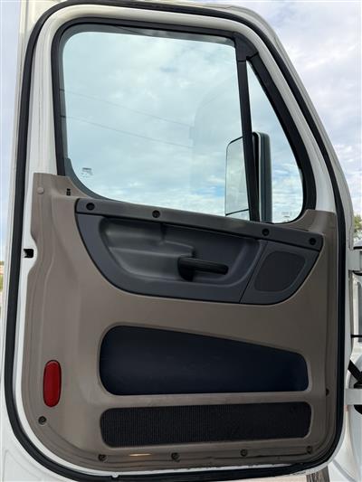 2016 Freightliner Cascadia 125