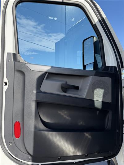 2021 Freightliner CASCADIA 116