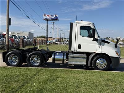 2021 Freightliner CASCADIA 116