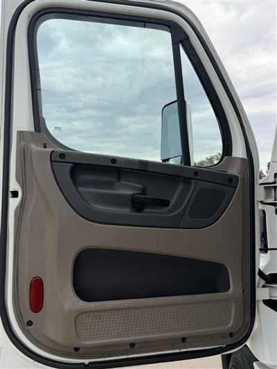2013 Freightliner Cascadia 113