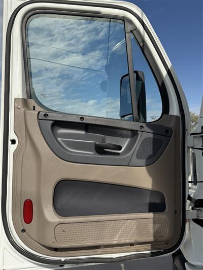 2017 Freightliner Cascadia 113