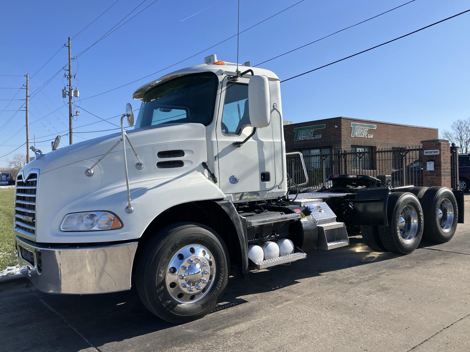 2017 Mack CXU613