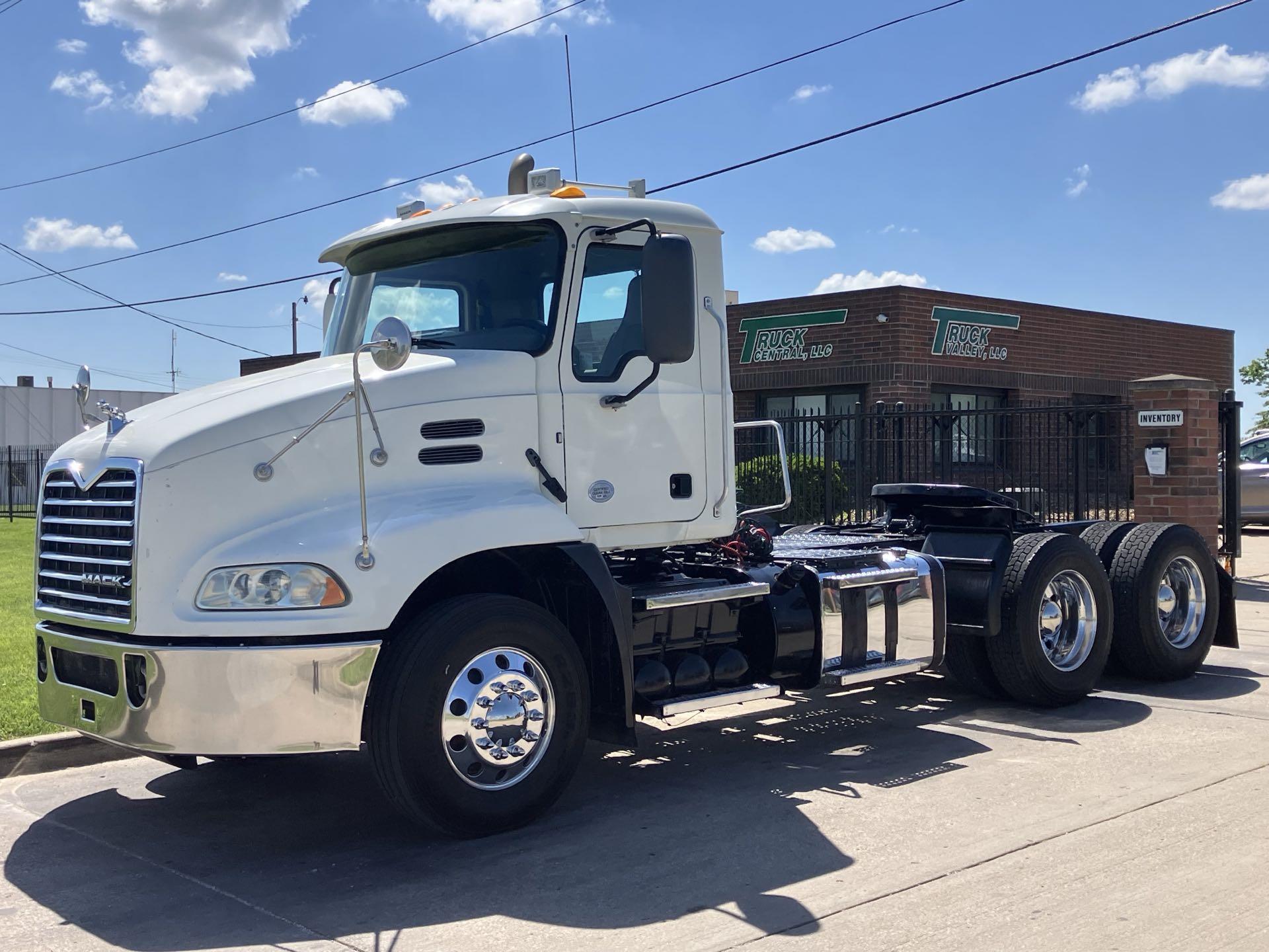 2017 Mack CXU613