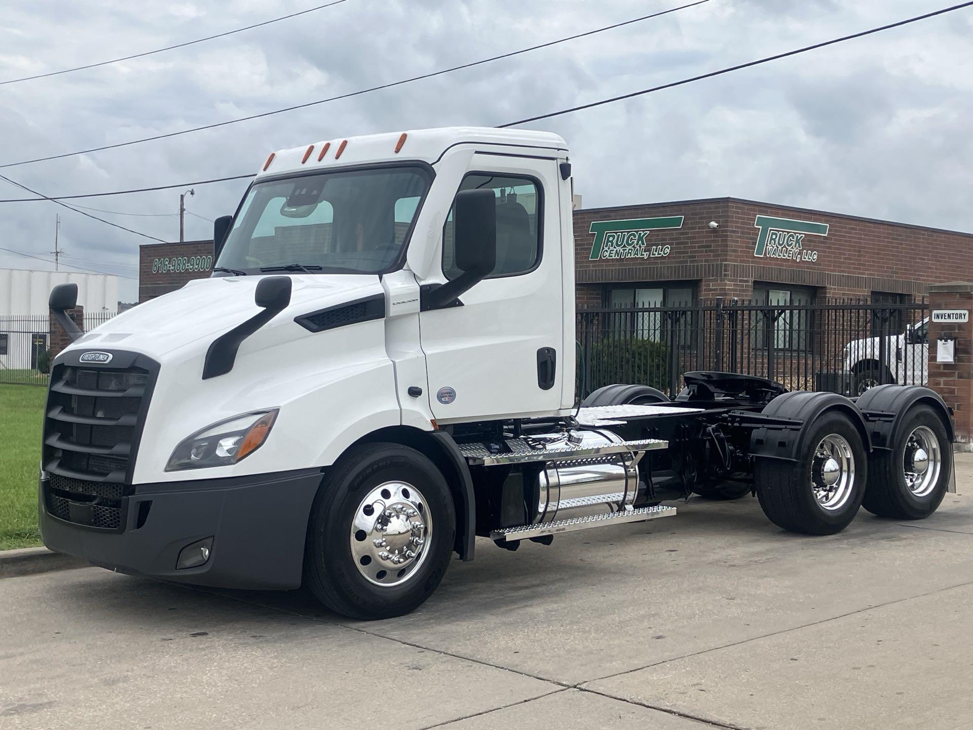 2020 Freightliner CASCADIA 116
