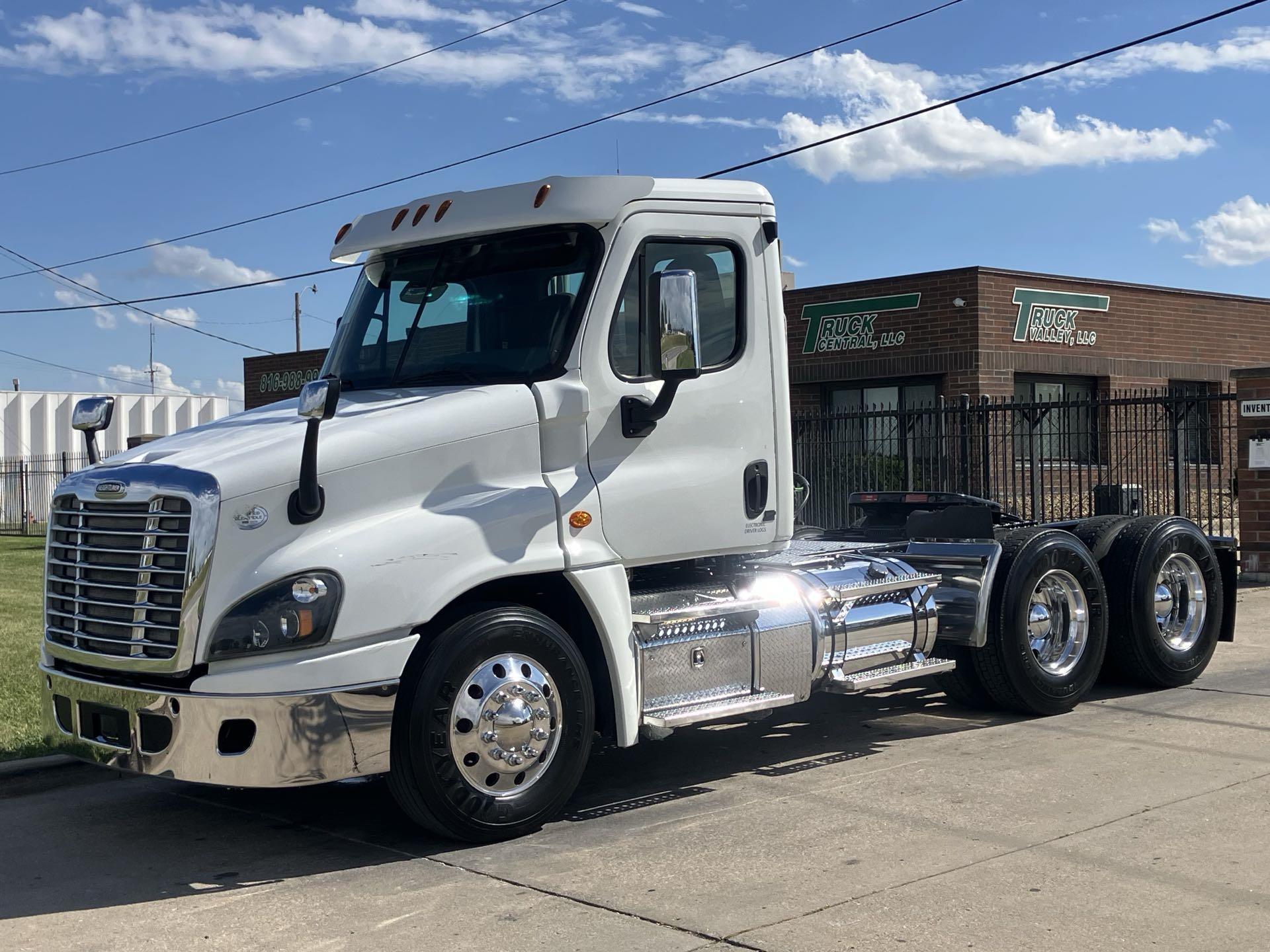 2016 Freightliner Cascadia 125