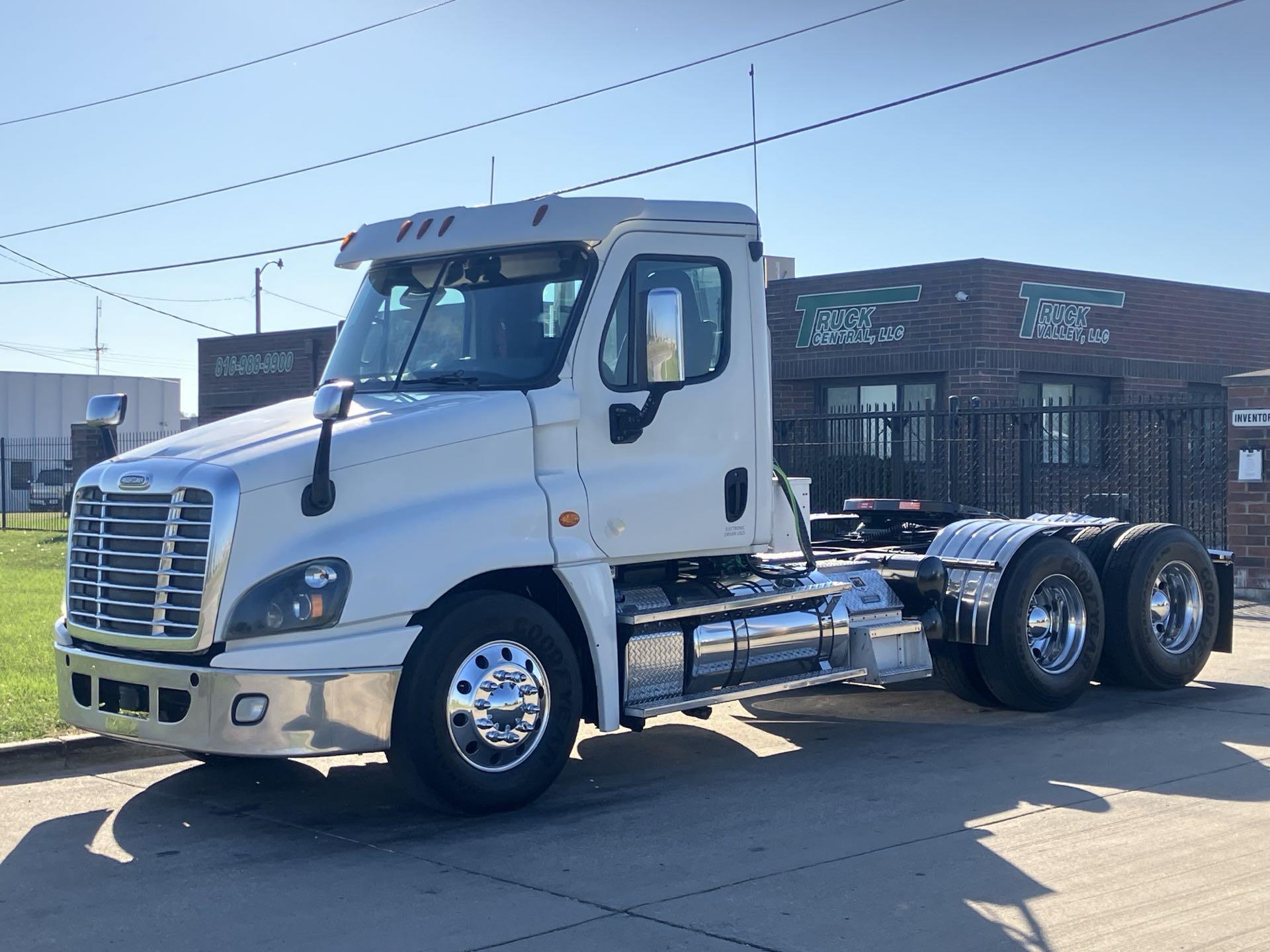 2016 Freightliner Cascadia 125
