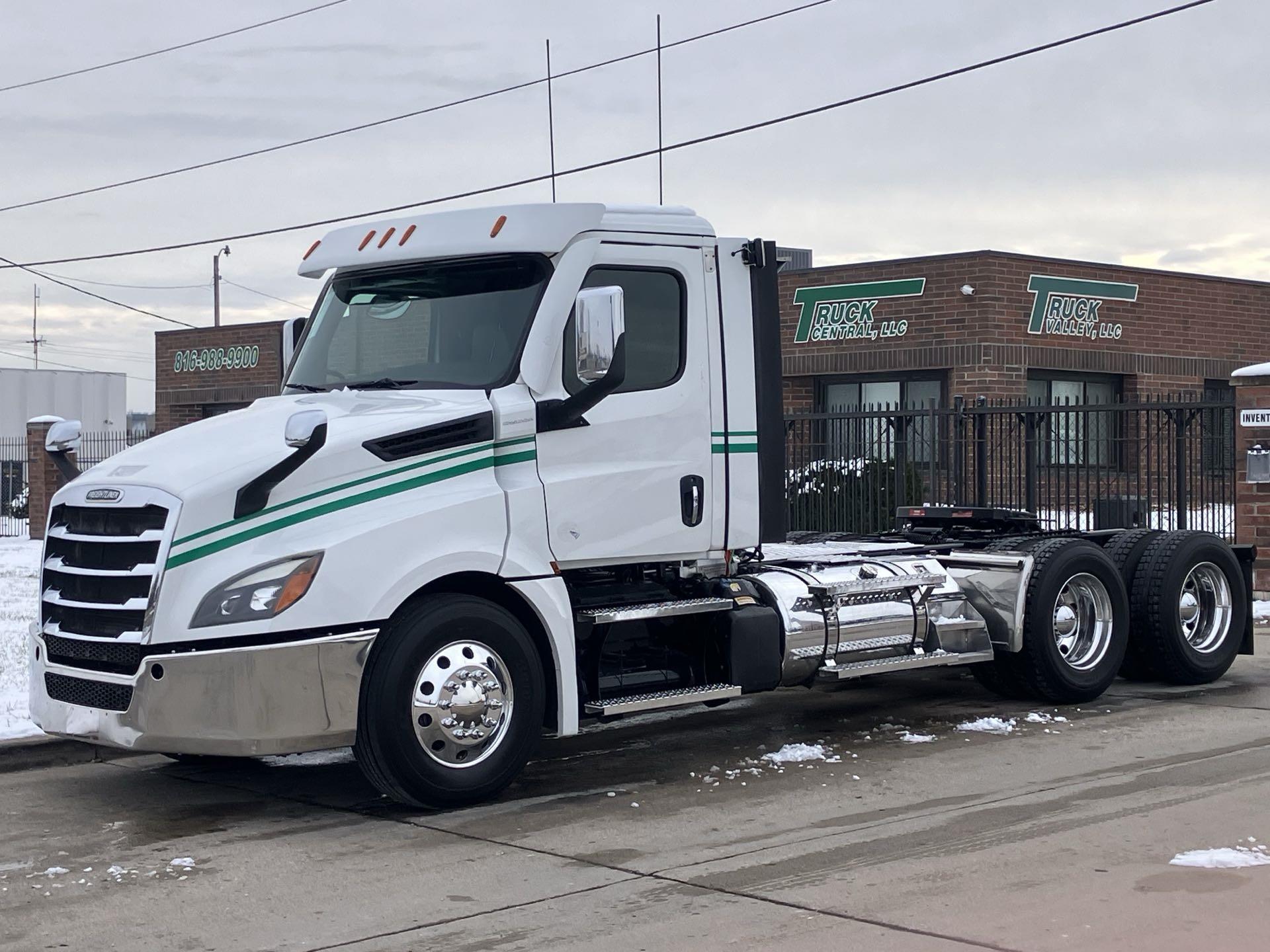 2020 Freightliner Cascadia 126