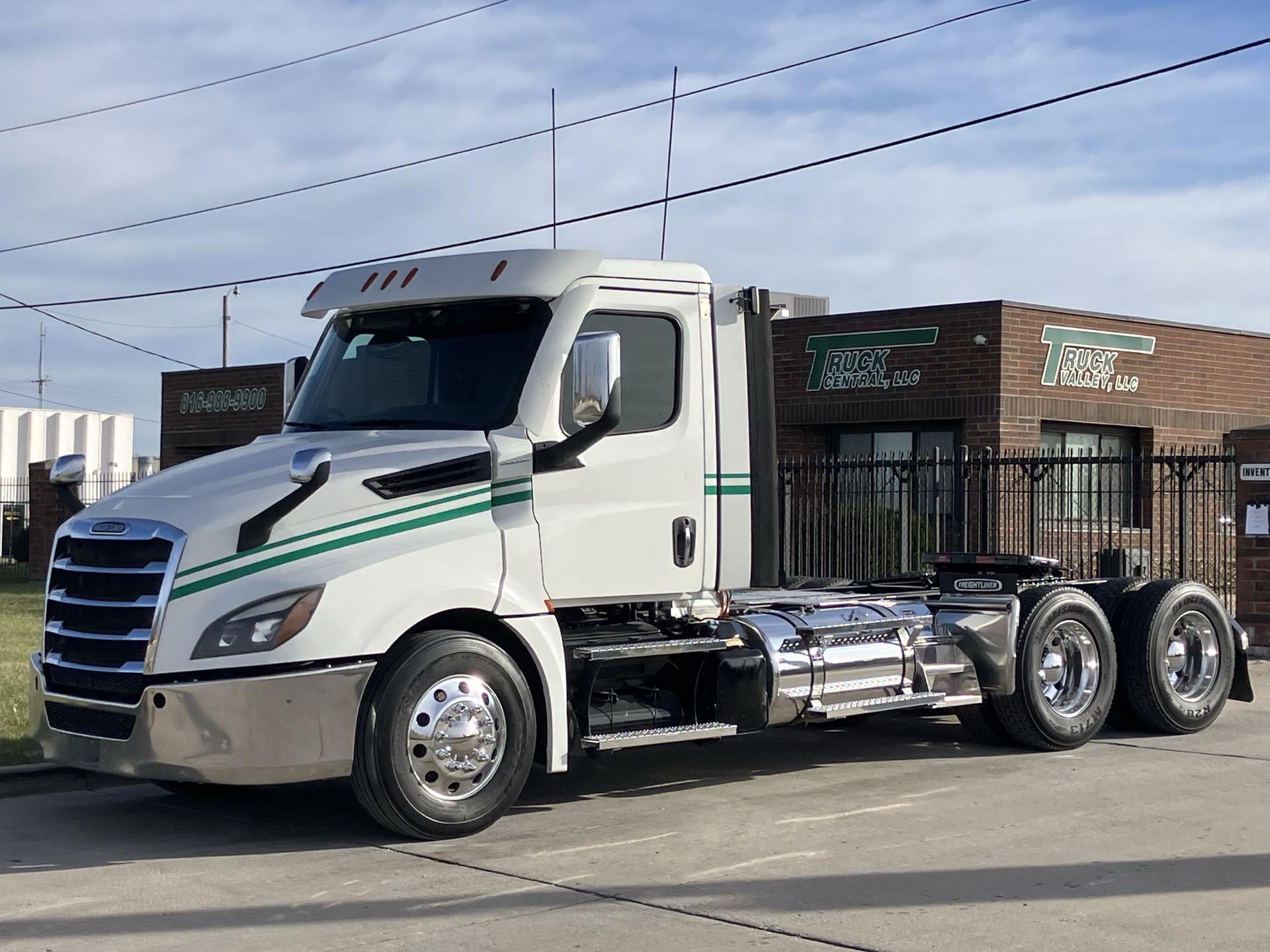 2020 Freightliner Cascadia 126