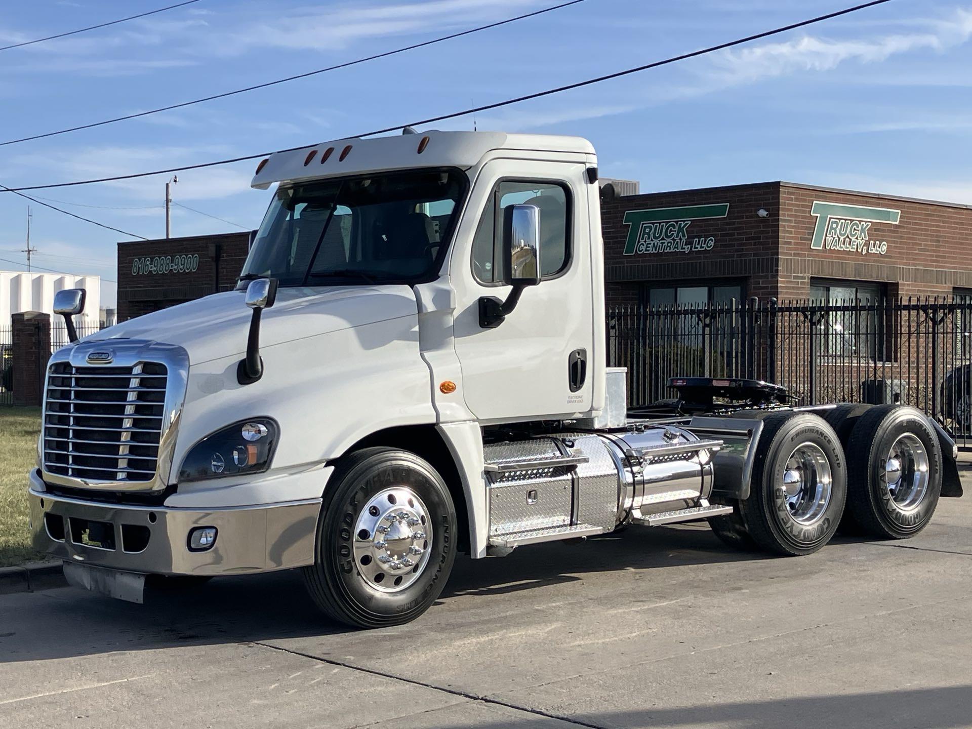2015 Freightliner Cascadia 125