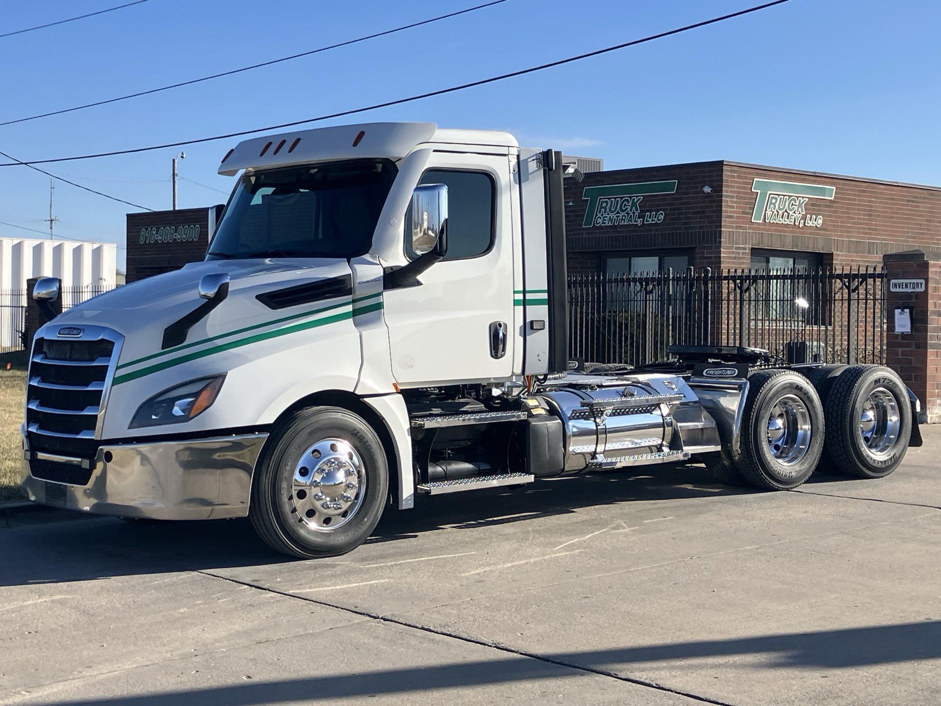 2020 Freightliner Cascadia 126