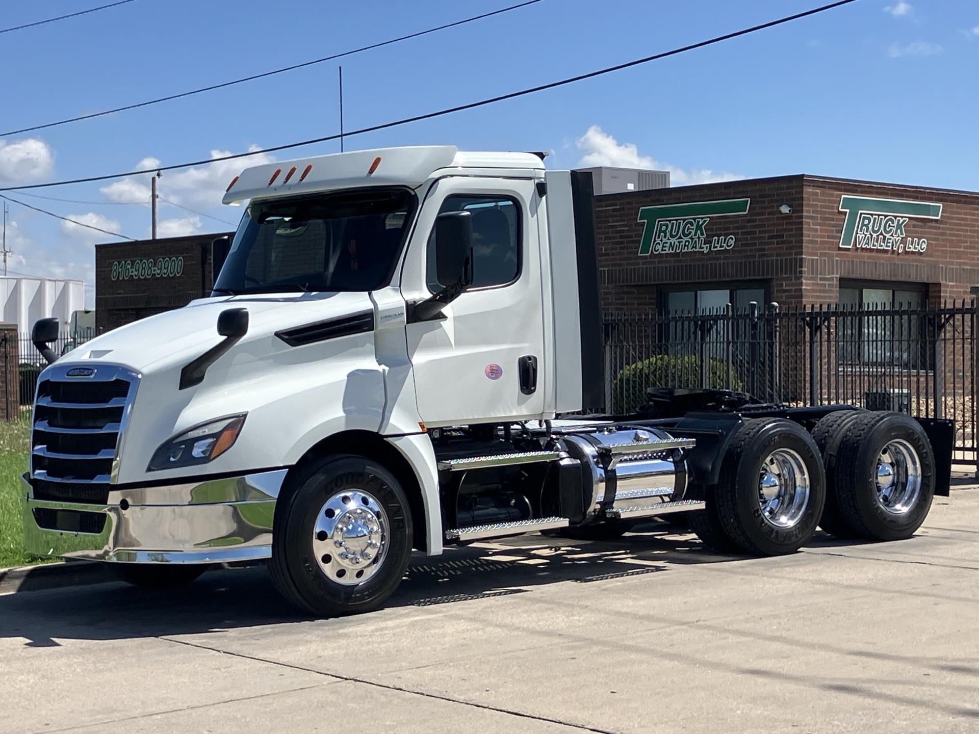 2020 Freightliner Cascadia 126