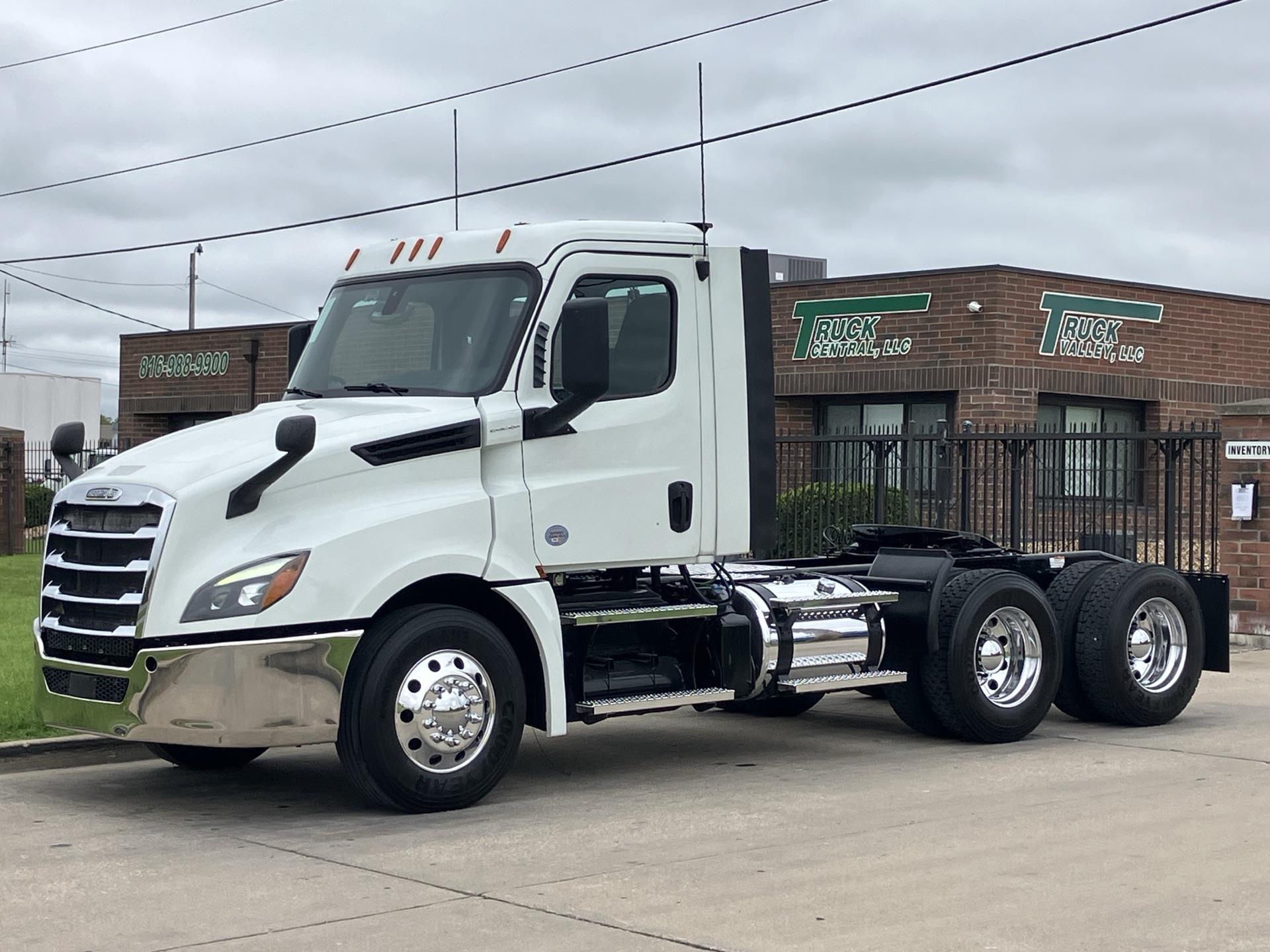 2020 Freightliner Cascadia 126