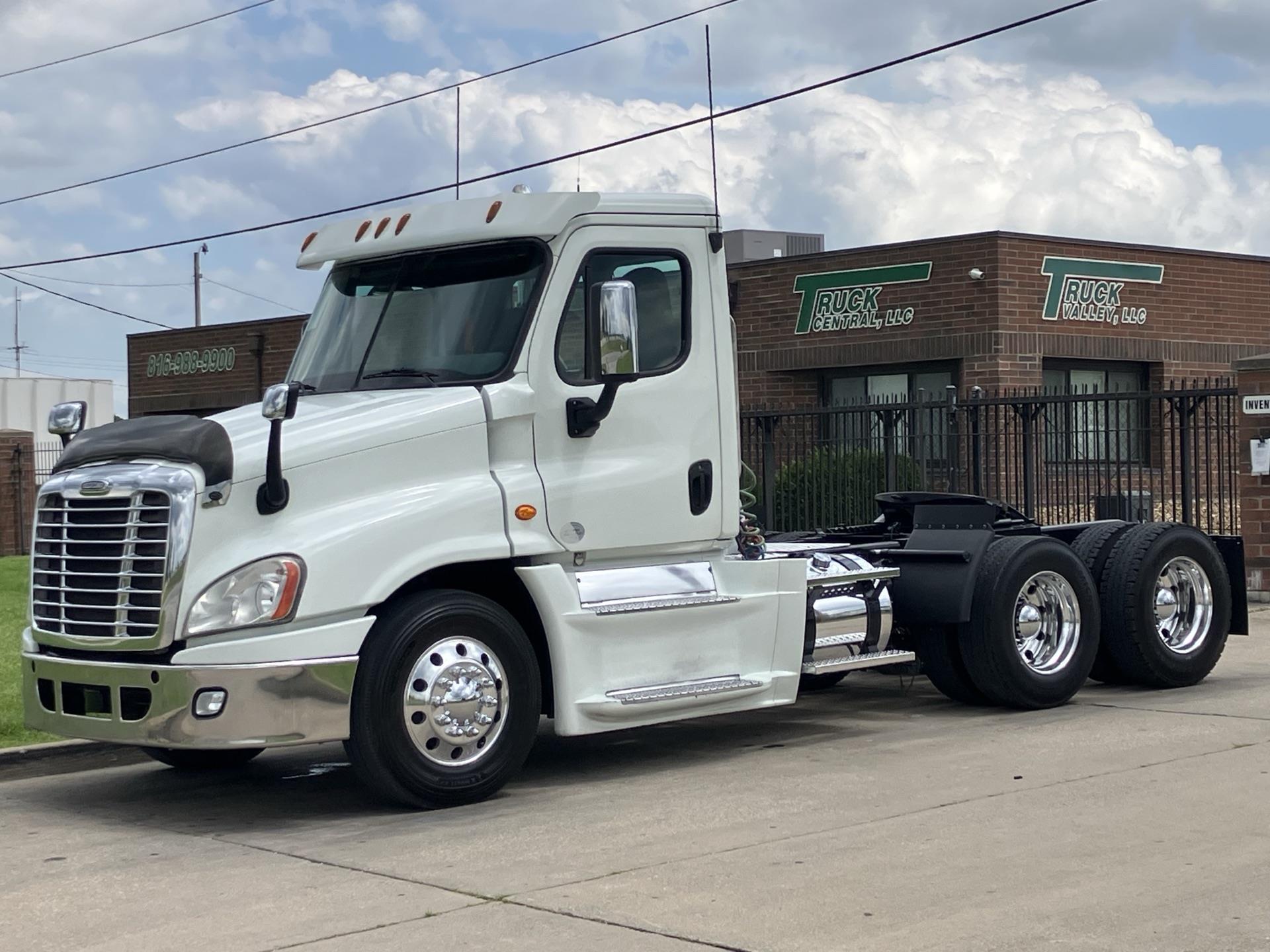 2016 Freightliner Cascadia 125
