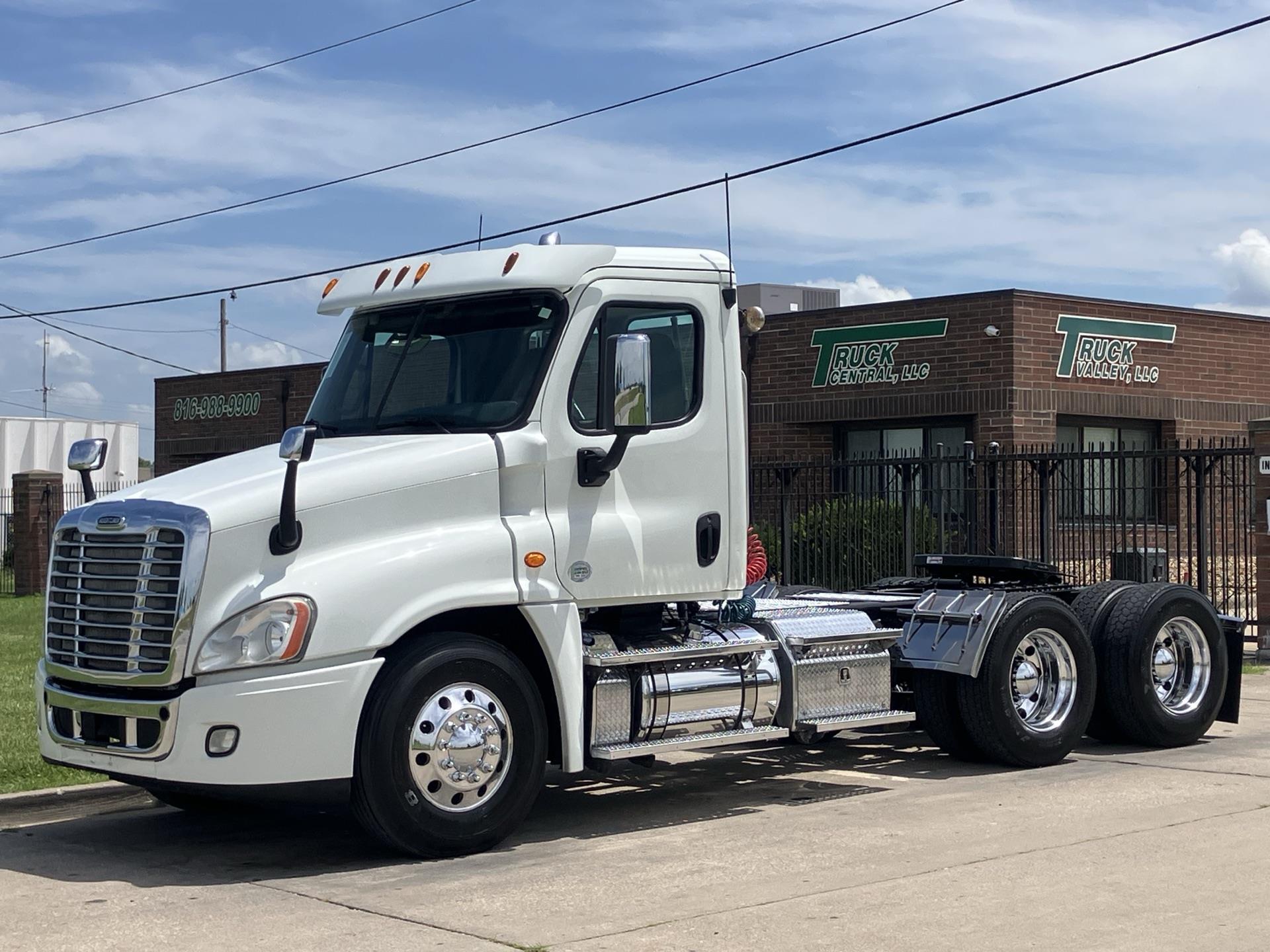 2015 Freightliner Cascadia 125