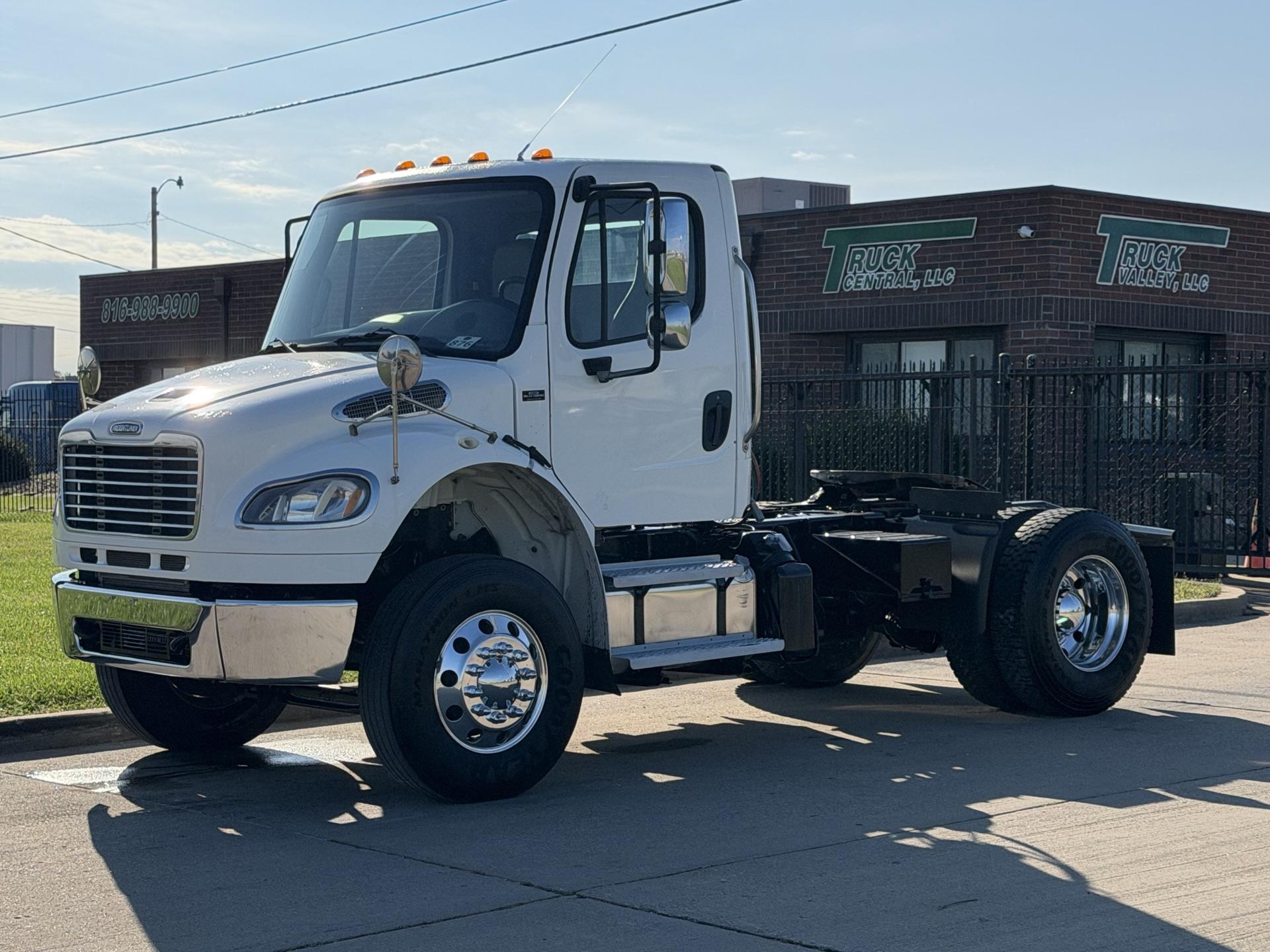 2016 Freightliner M2 106