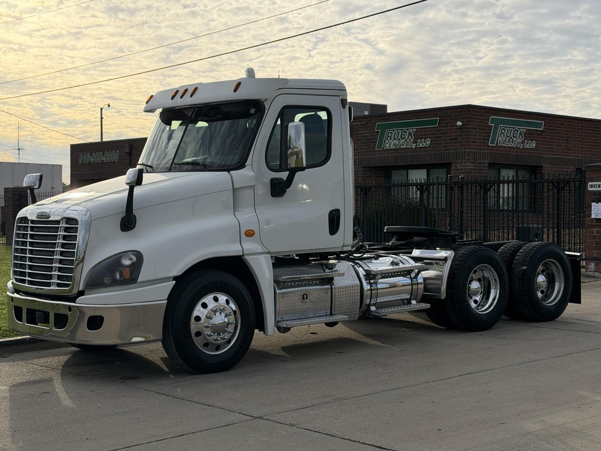 2016 Freightliner Cascadia 125