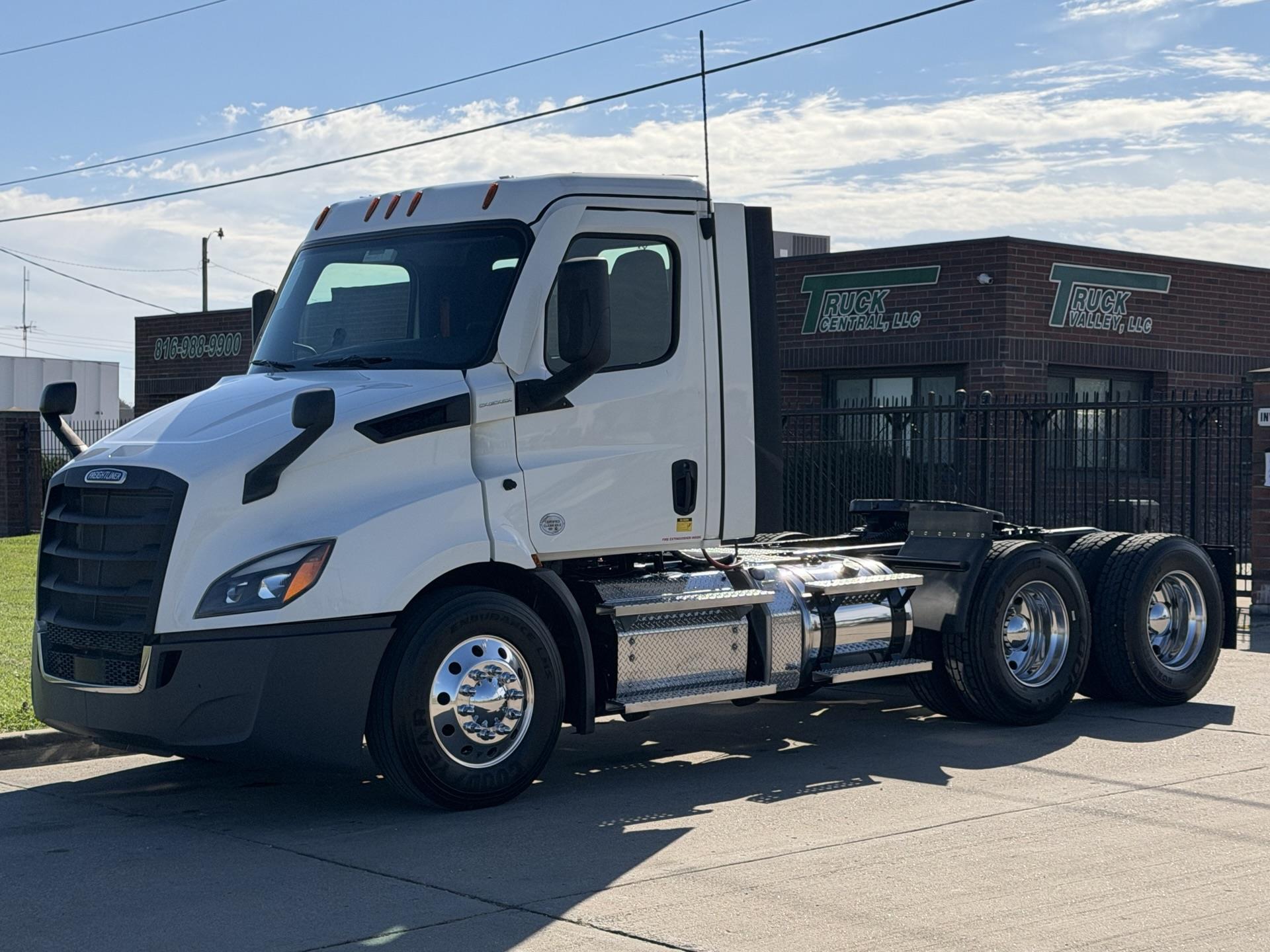2021 Freightliner CASCADIA 116
