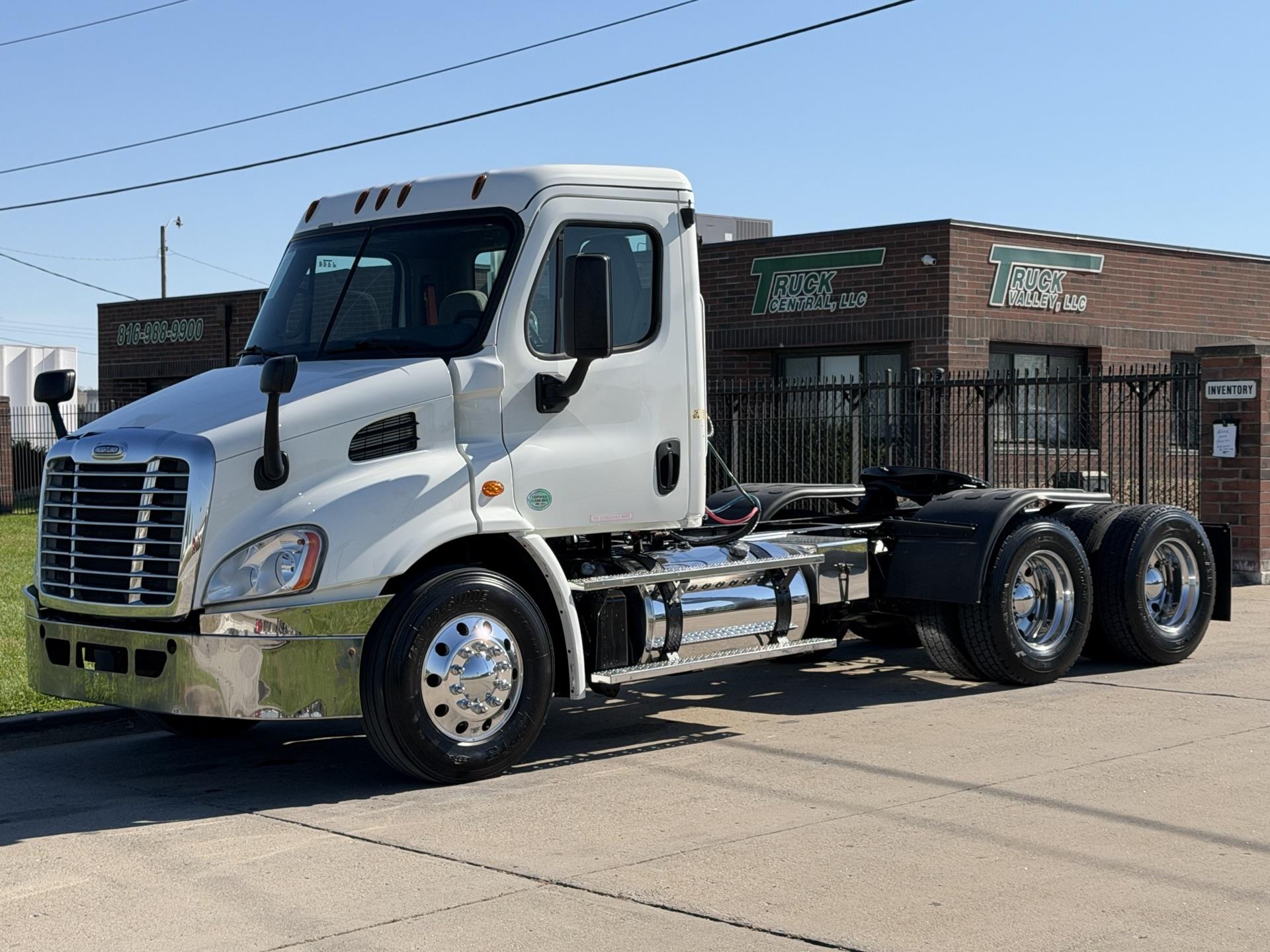 2017 Freightliner Cascadia 113