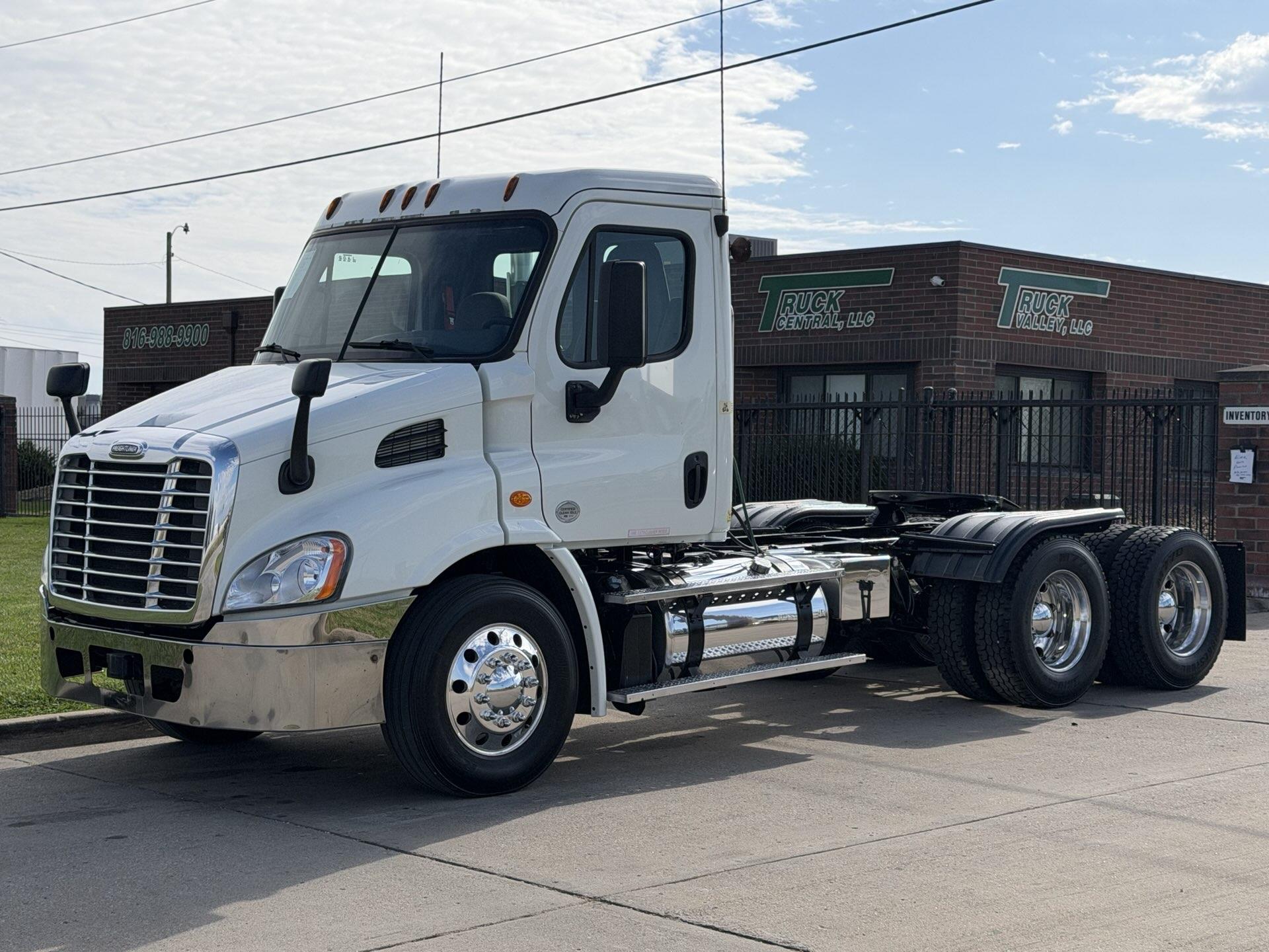 2017 Freightliner Cascadia 113