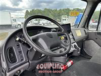 2019 Freightliner M2106