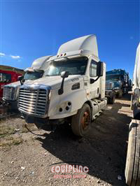 2015 Freightliner Cascadia CA113SLP