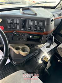 2011 Volvo VNL780