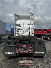 2011 VOLVO TRUCK VNL630