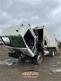 2003 Peterbilt 320